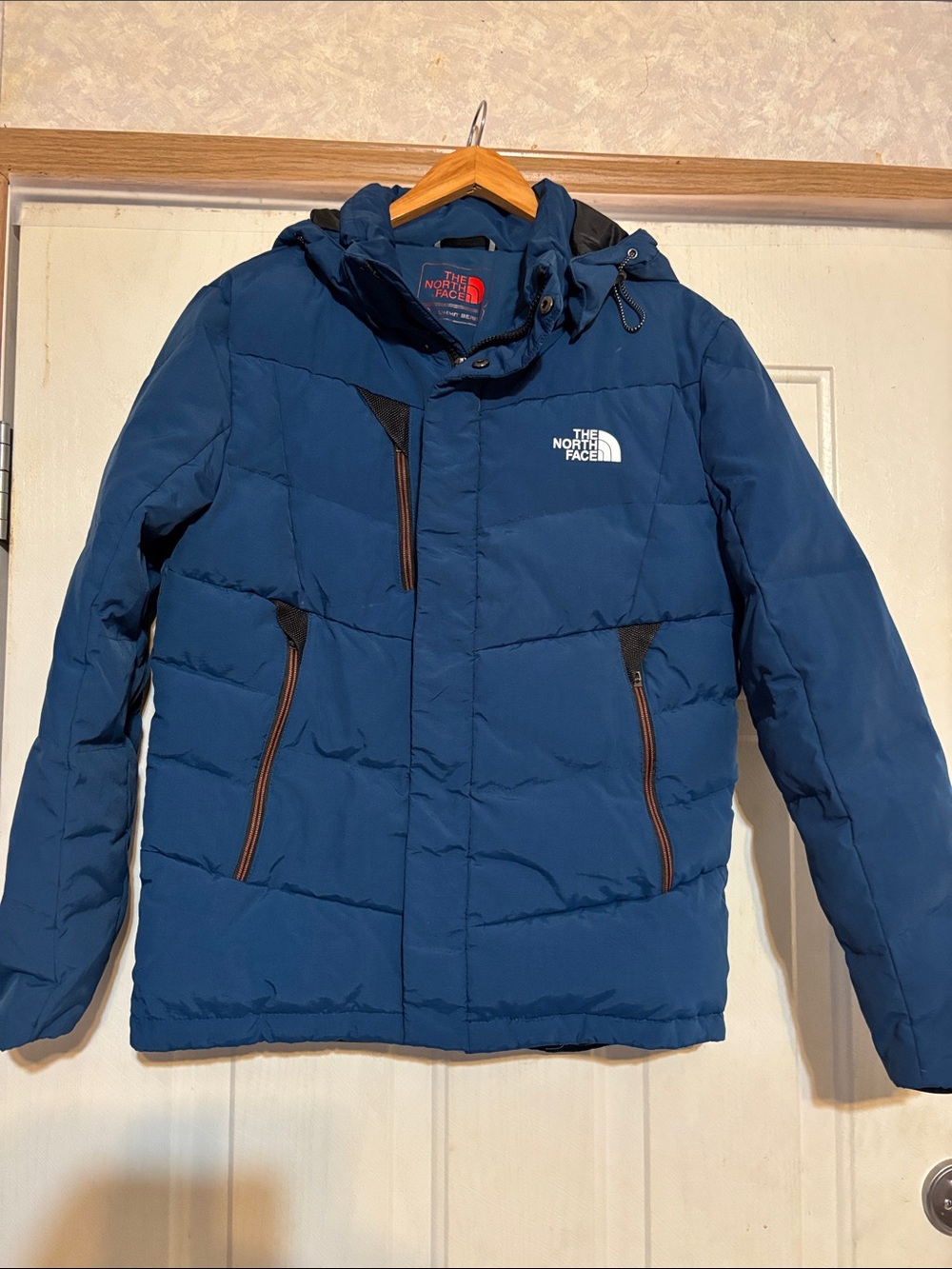 The North Face Men's Navy Blue Hooded Puffer Jacket